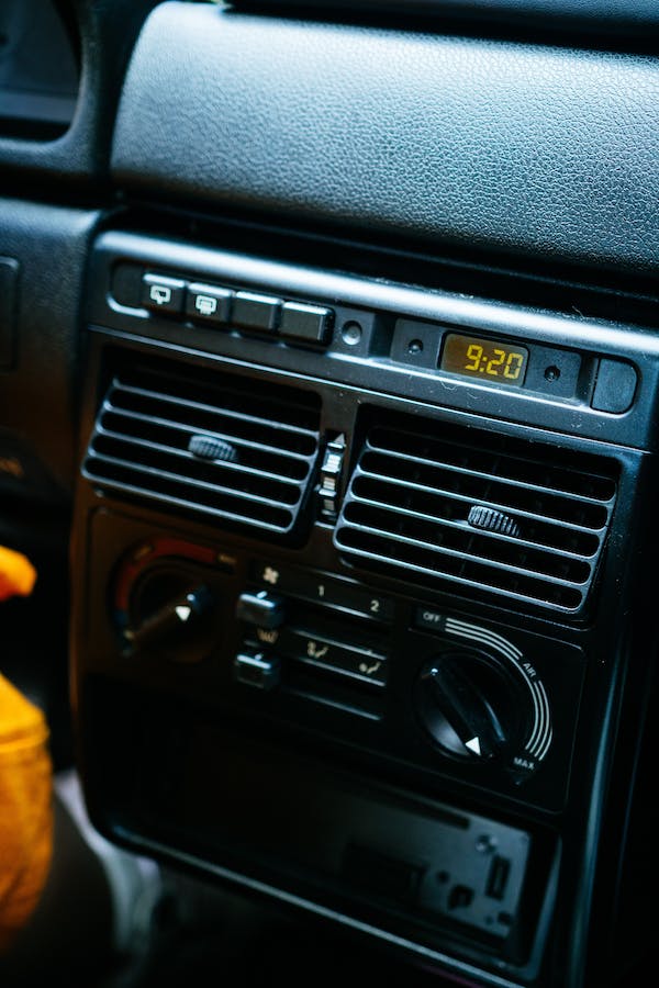 how an air conditioner cleaner can improve your vehicles cooling performance