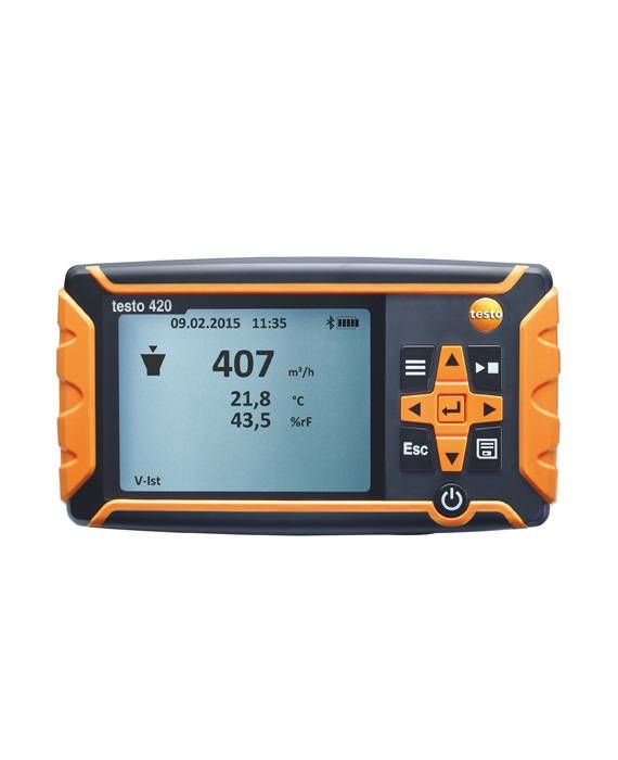 Testo 420 differential pressure measuring instrument displaying live volume flow reading
